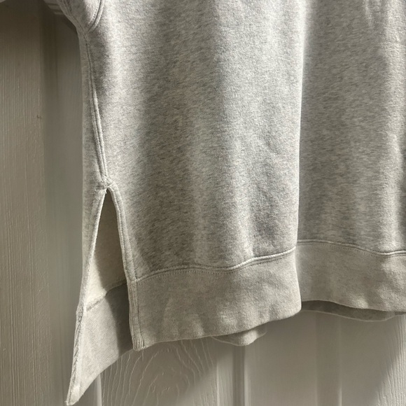 Abercrombie and Fitch Crewneck Sweatshirt Size Small - Picture 2 of 8